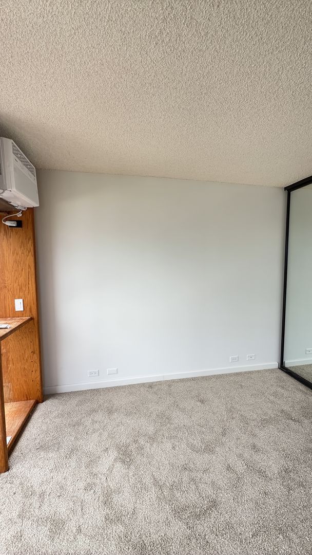 Building Photo - $2000 1BR/1BA, 1 Covered PKG, in the heart of Honolulu.