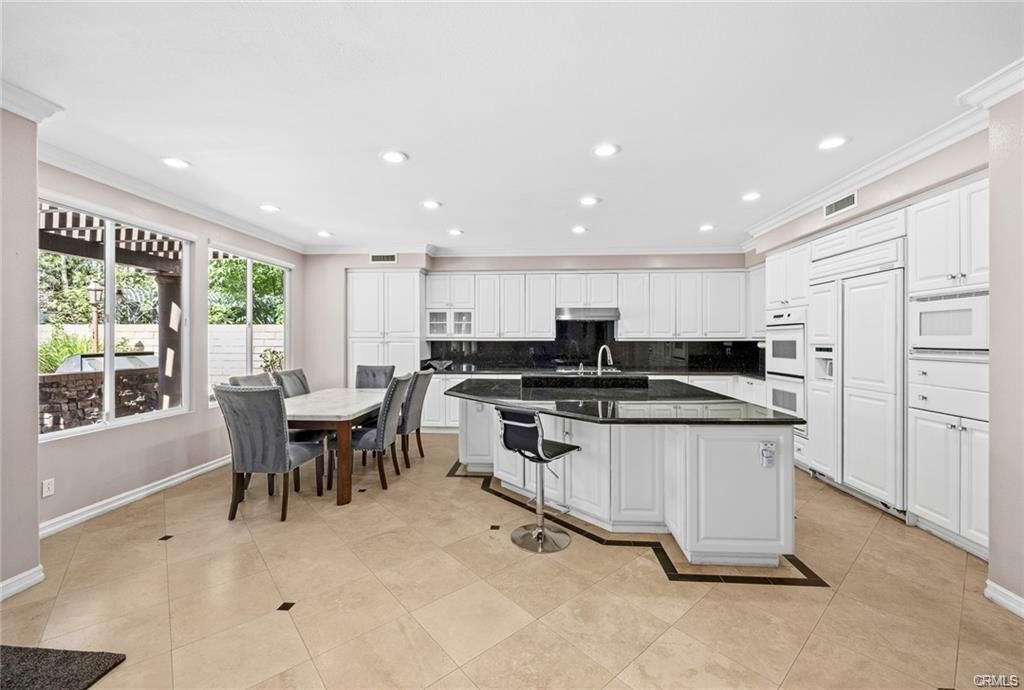 Building Photo - 996 N Antonio Cir