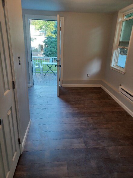 Building Photo - 532 Main St