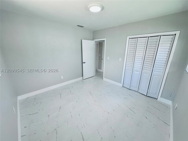 Building Photo - 201 SW 40th Ave