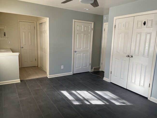 Building Photo - 4449 E 107th St