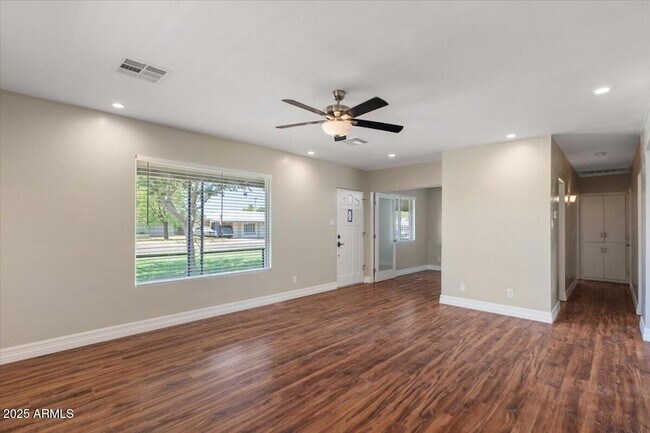 Building Photo - 838 E Belmont Ave