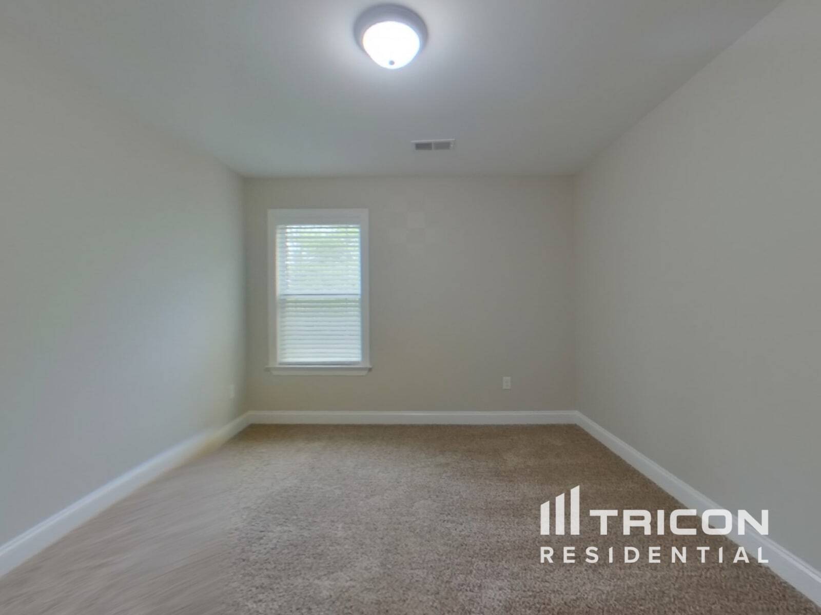 Building Photo - 2619 Mckinley Dr