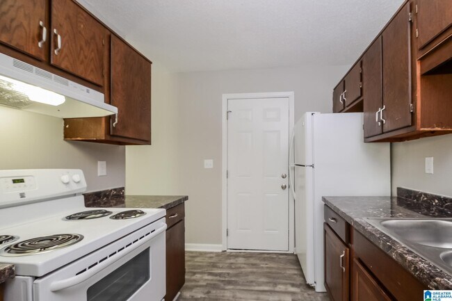 Building Photo - 541 Closhire Ln