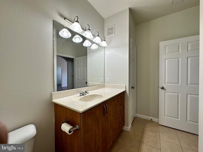 Building Photo - 12925 Centre Park Cir
