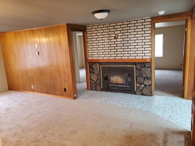 Building Photo - Spacious 2 BR/ 1BA Spokane Valley Home