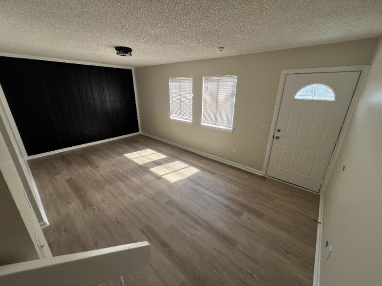 Building Photo - 6905 Cleaton Rd