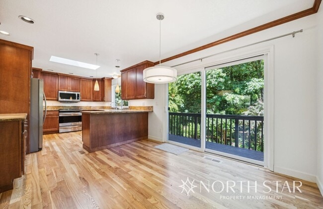 Building Photo - Beautiful Lake Oswego Ranch Home in Red Fo...