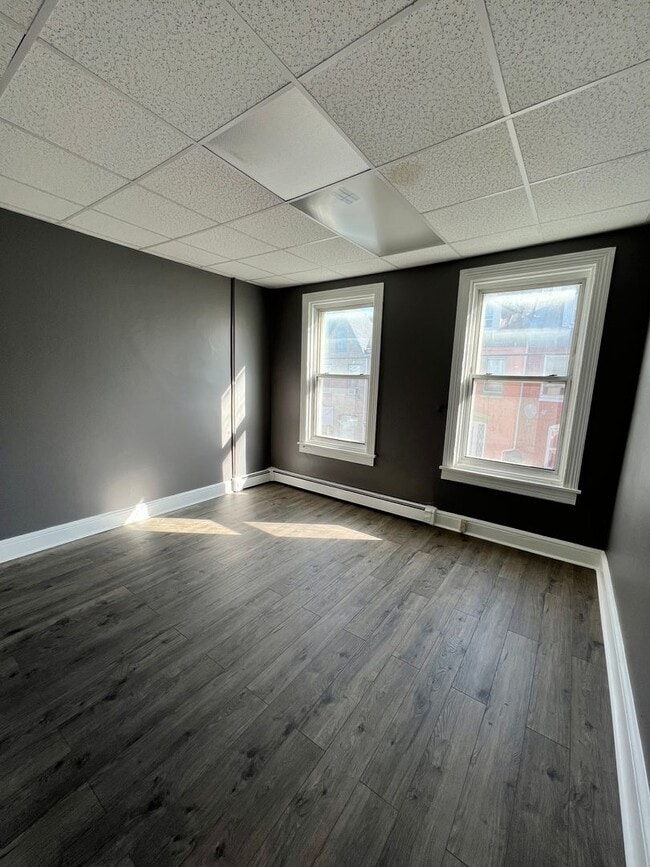 Building Photo - Fully Renovated 3 Bedroom 1 Bath Home Available