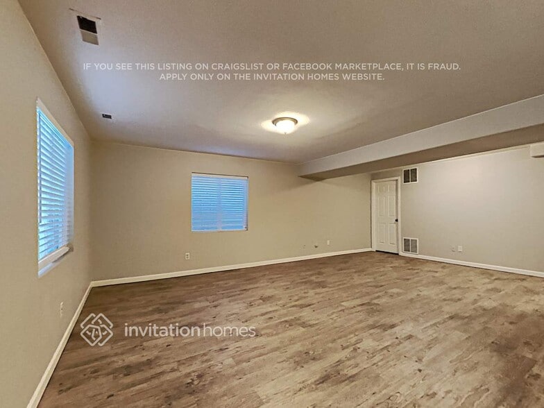 Building Photo - 8327 Firethorn Dr