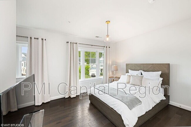Building Photo - 5320 Camberley Ave