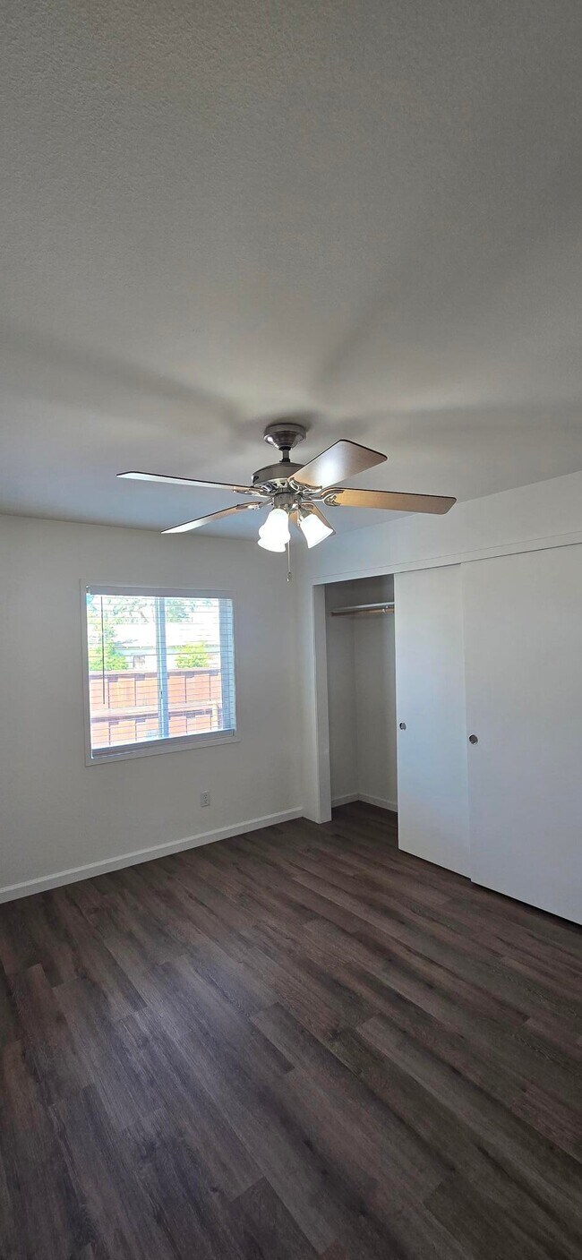 Building Photo - 715 Glide Ave