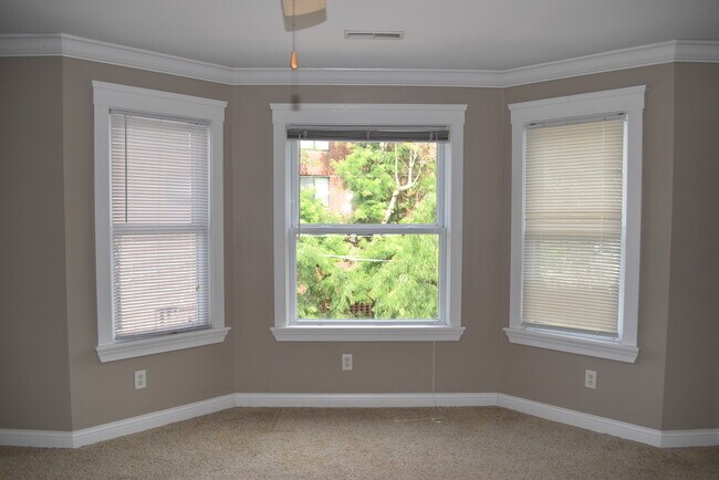 Building Photo - 2105 Herrick Ave