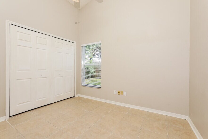 Building Photo - 665 Buckingham Dr