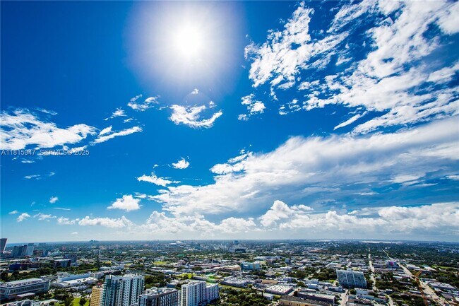 Building Photo - 460 NE 28th St