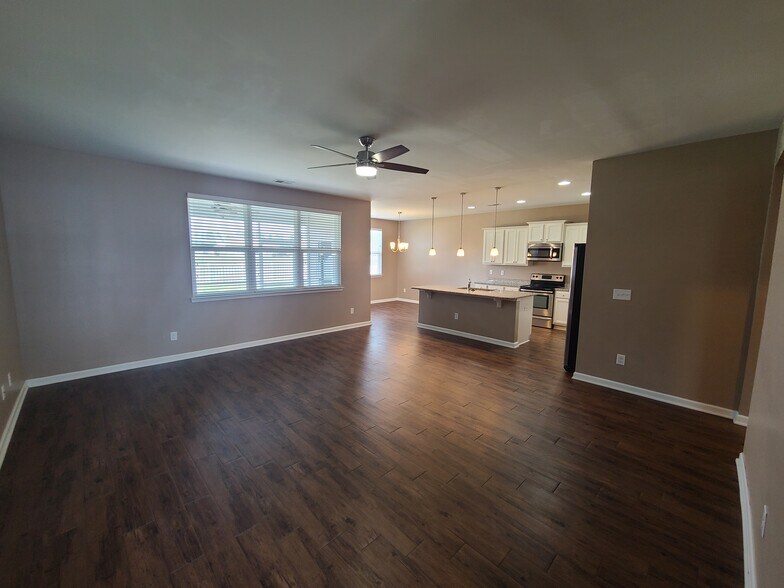 Building Photo - 1013 Manassas Dr