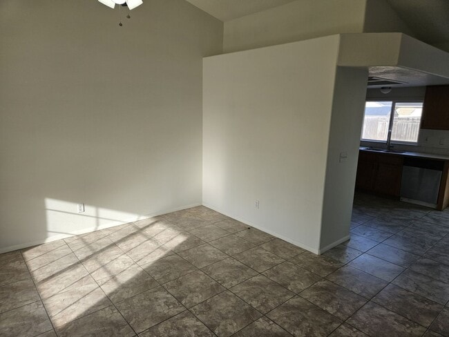 Building Photo - ** SPECIAL $1000 OFF 1st Months Rent**  3 bedroom home in Nampa !!