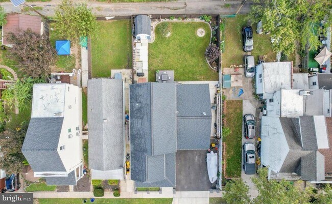 Building Photo - 234 Howell St