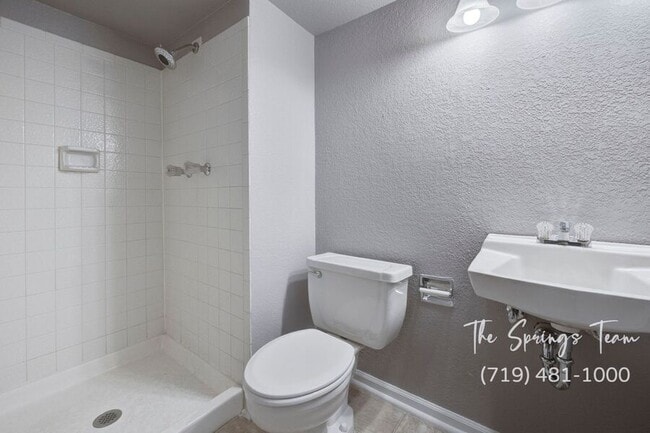 Building Photo - 6460 Bugle Dr