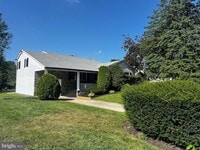 Building Photo - 1717 Country Club Dr