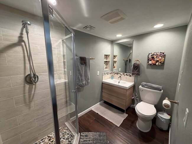 Building Photo - 462 Sunningdale Dr