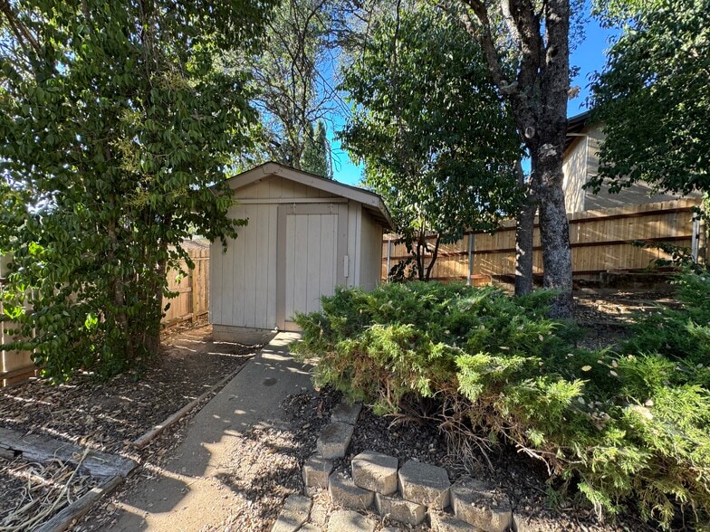 Building Photo - 2672 Sanford Ct