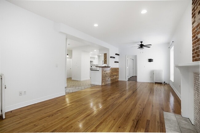 Building Photo - Spacious Two Bedroom in Cap Hill