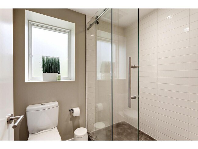 Building Photo - 20650 Bayview Ct