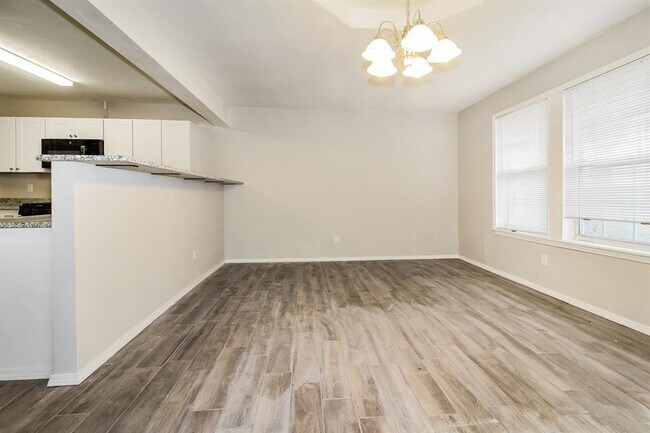 Building Photo - 800 Plaza Dr