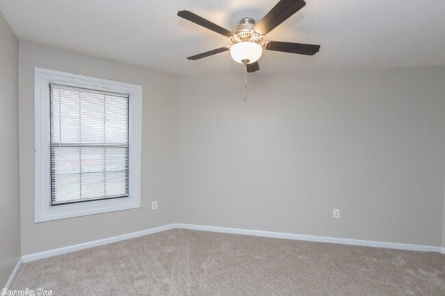 Building Photo - 8815 Woodbine Dr