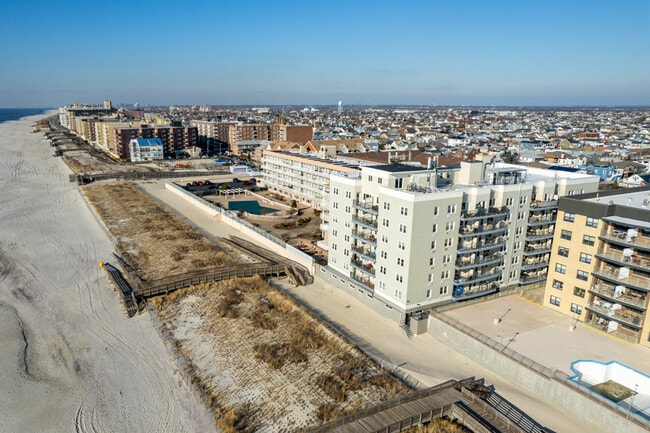 Building Photo - 840 Shore Rd
