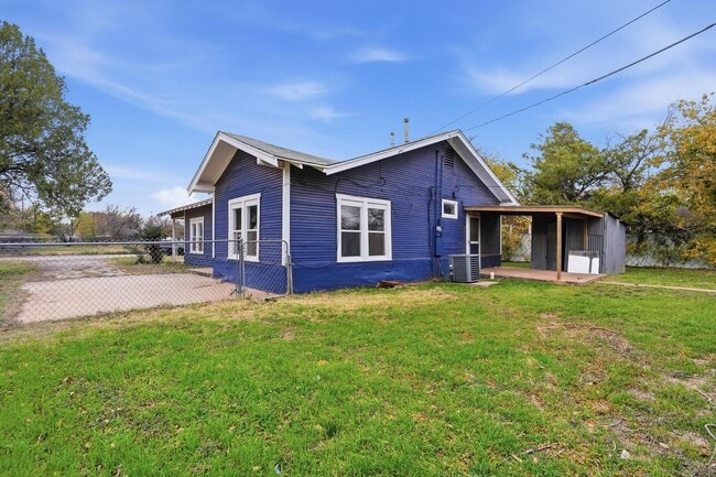 Building Photo - 1341 Hickory St