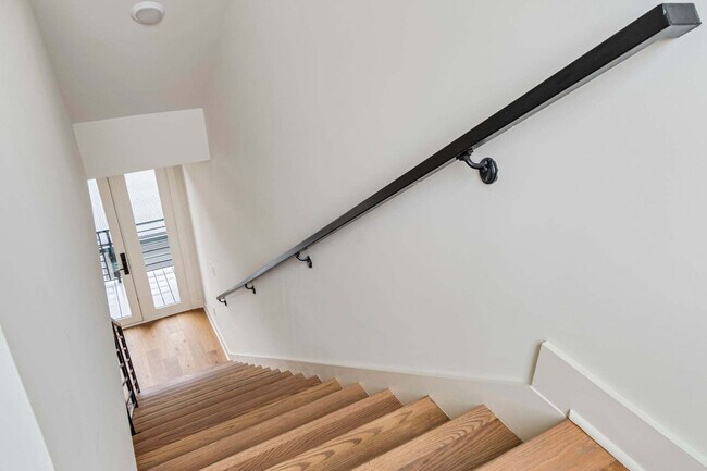 Building Photo - 1117 3rd Ave S