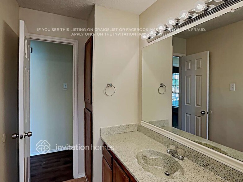 Building Photo - 2541 Rialto Way