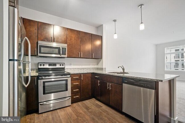 Building Photo - 131 Bridge Street Unit 1B-2-2420