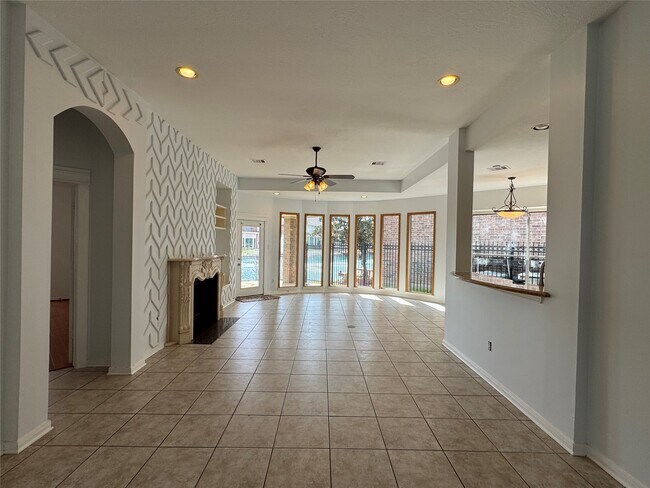 Building Photo - 12003 Sunrise Way