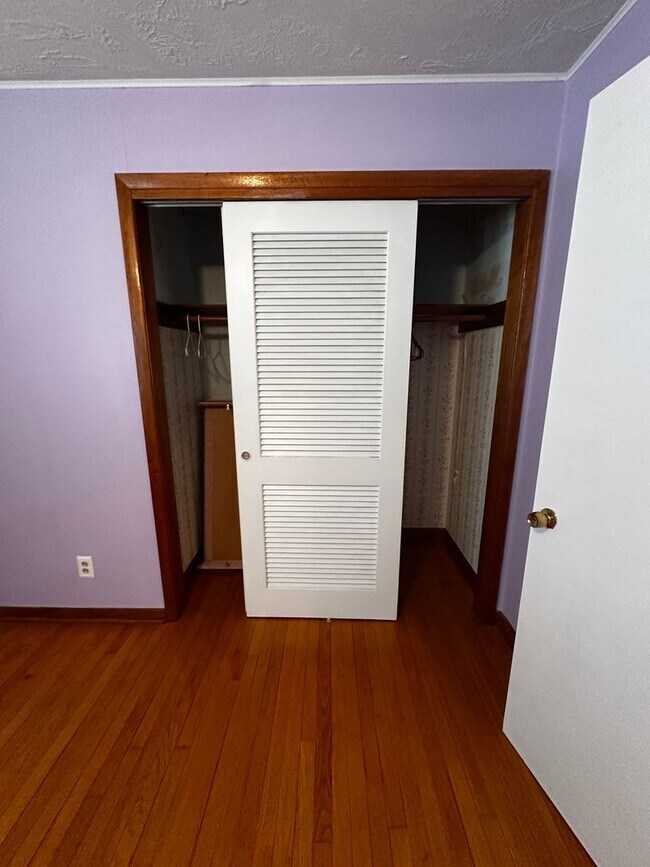 Building Photo - Partially furnished 3 bed/ 1.5 bath - Morristown, TN