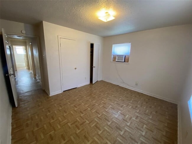 Building Photo - 4211 Rockingham St