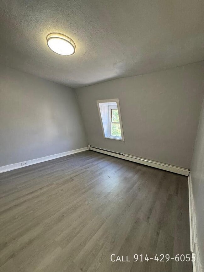 Building Photo - 12 Vineyard Ave
