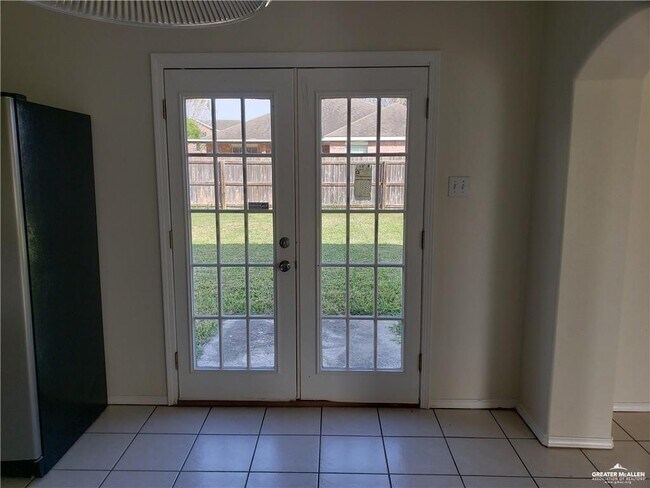 Building Photo - 20 Thunderbird Ave