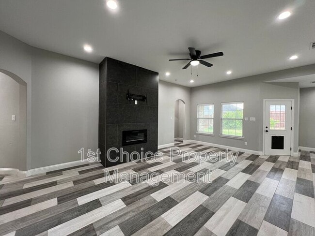 Building Photo - 5413 Harrys Pl