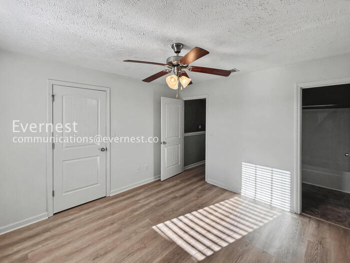 Building Photo - 1522 Sprucedale Dr