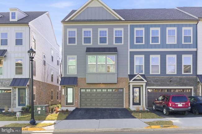 Building Photo - 1011 Venifena Terrace SE