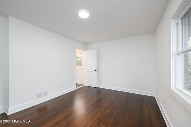 Building Photo - 2037 Westfield Ave