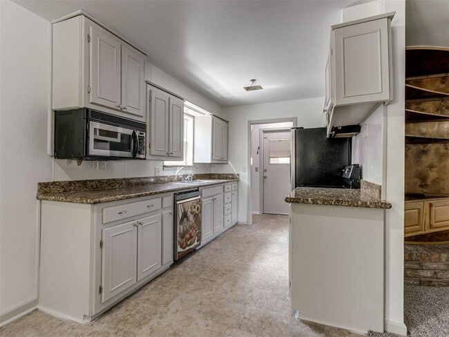 Building Photo - 616 Whispering Oak Rd