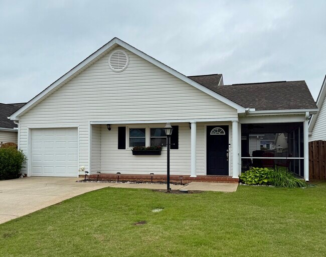 Primary Photo - 104 Lennox Ln