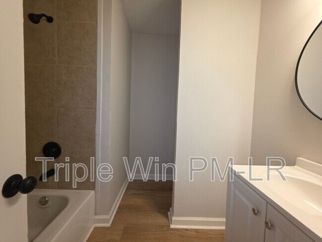 Building Photo - 5505 Crescent Dr