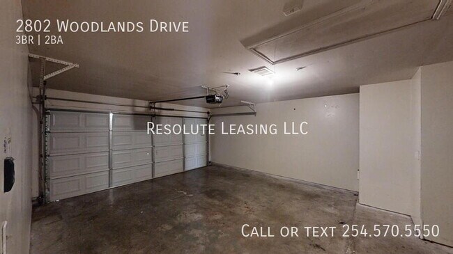 Building Photo - 2802 Woodlands Dr