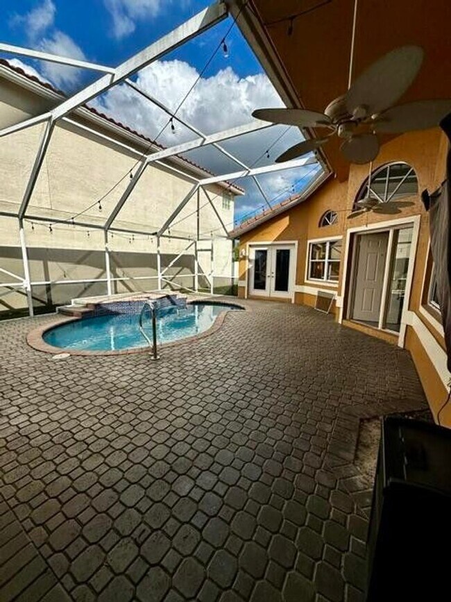 Building Photo - 11086 Baybreeze Way