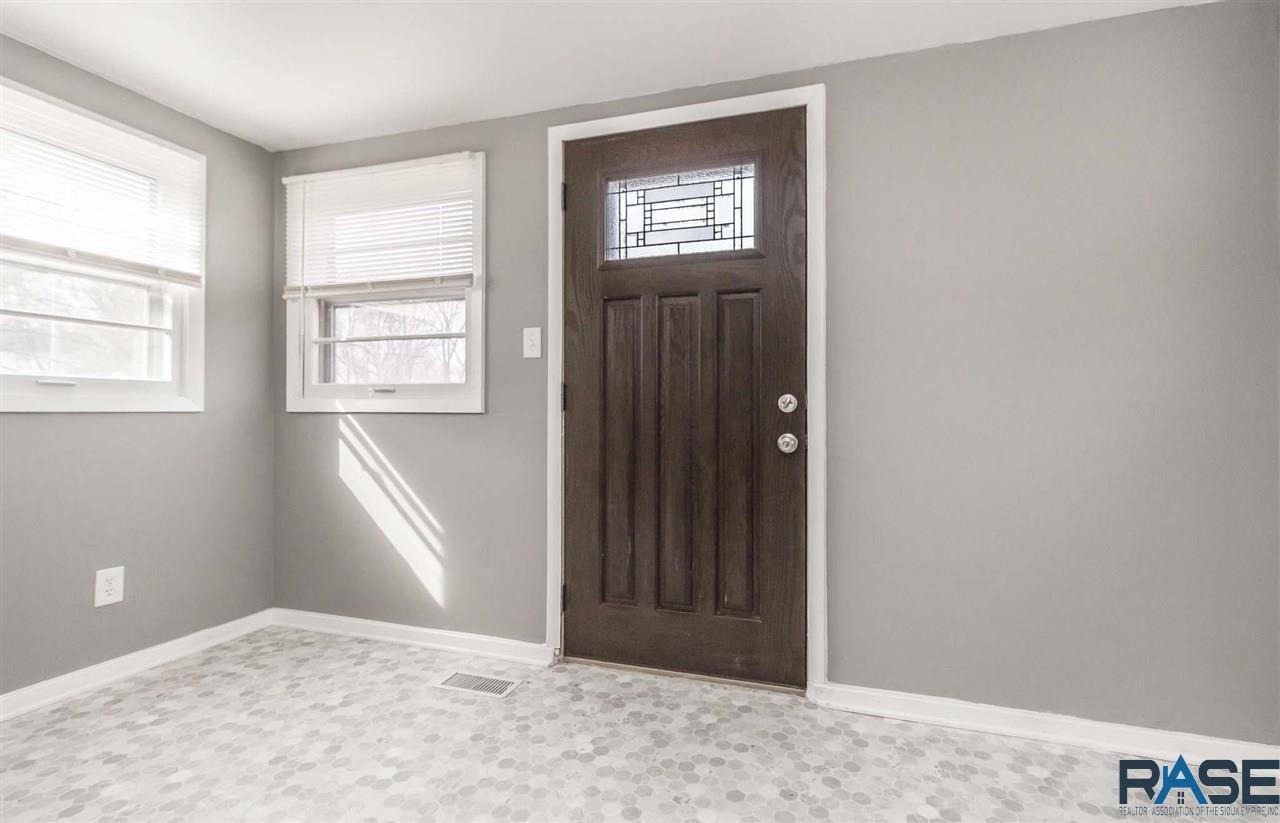 front entrance - 926 N Walts Ave